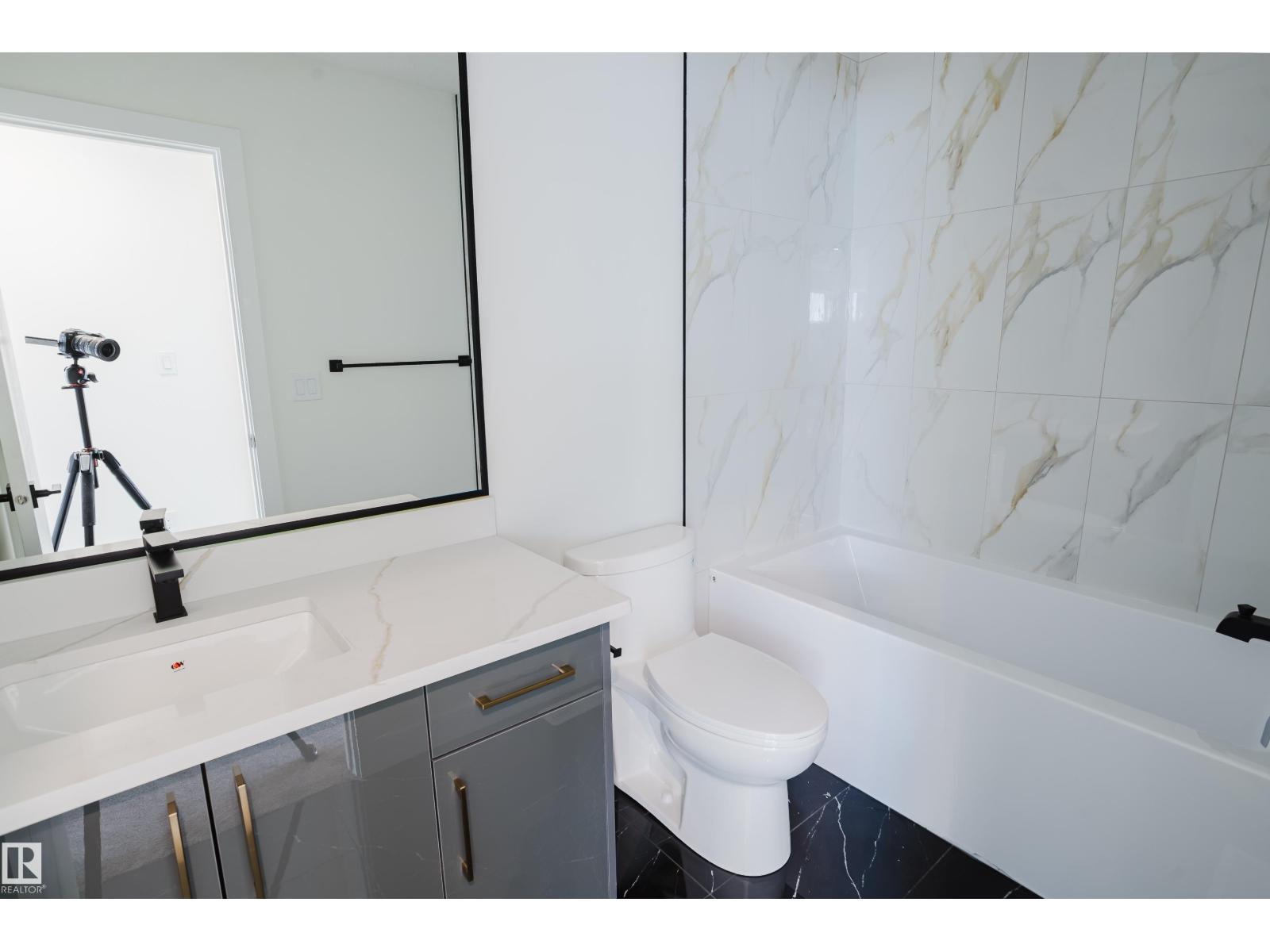 9707 157 ST NW NW - 54