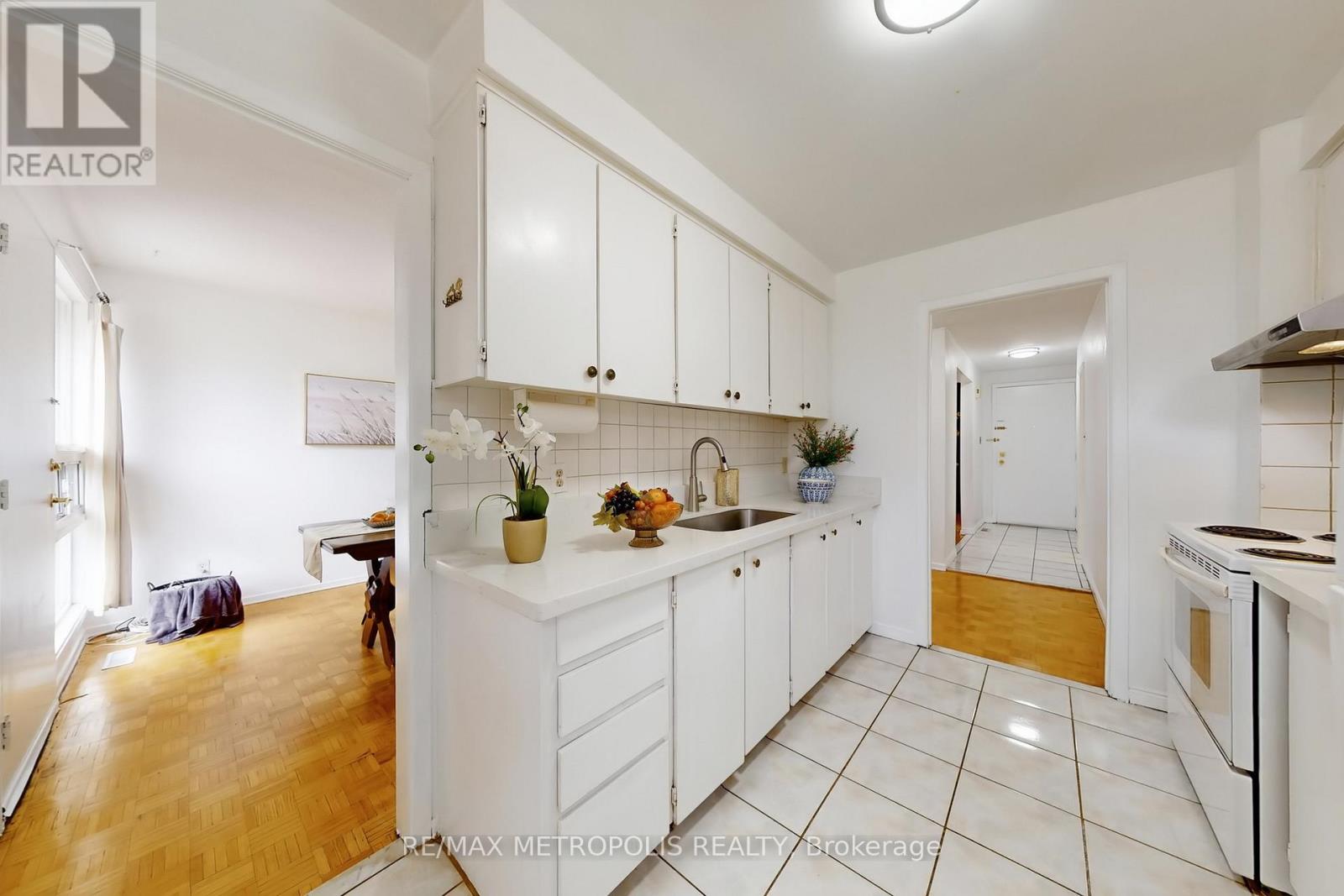 #25 1021 MIDLAND AVENUE - 12