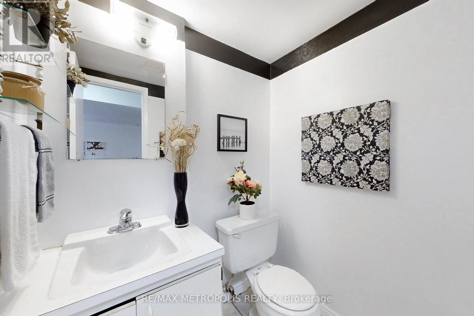 #25 1021 MIDLAND AVENUE - 18
