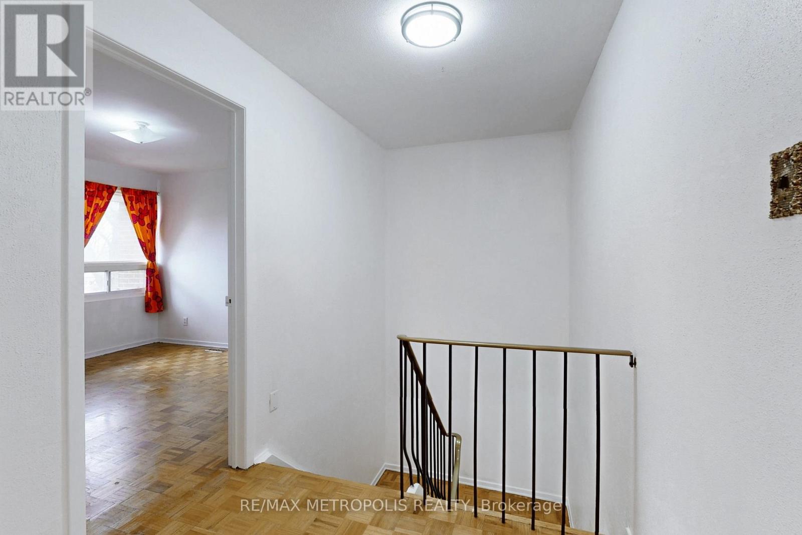 #25 1021 MIDLAND AVENUE - 20