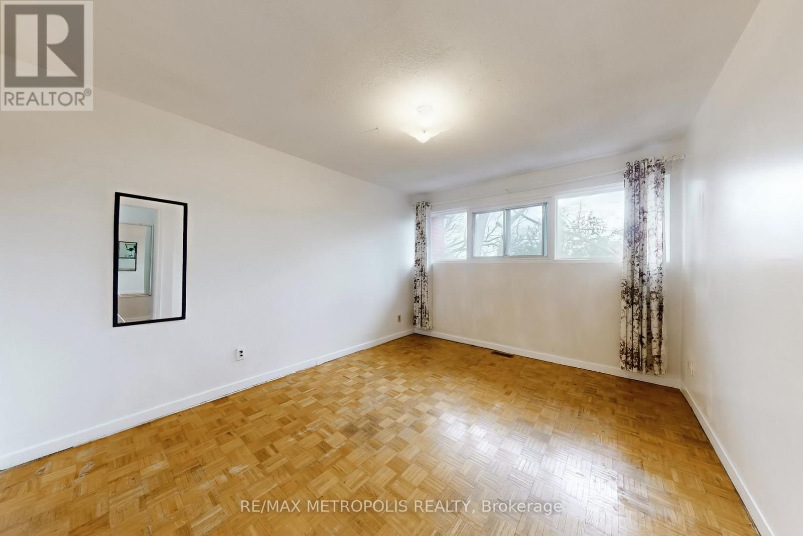 #25 1021 MIDLAND AVENUE - 21