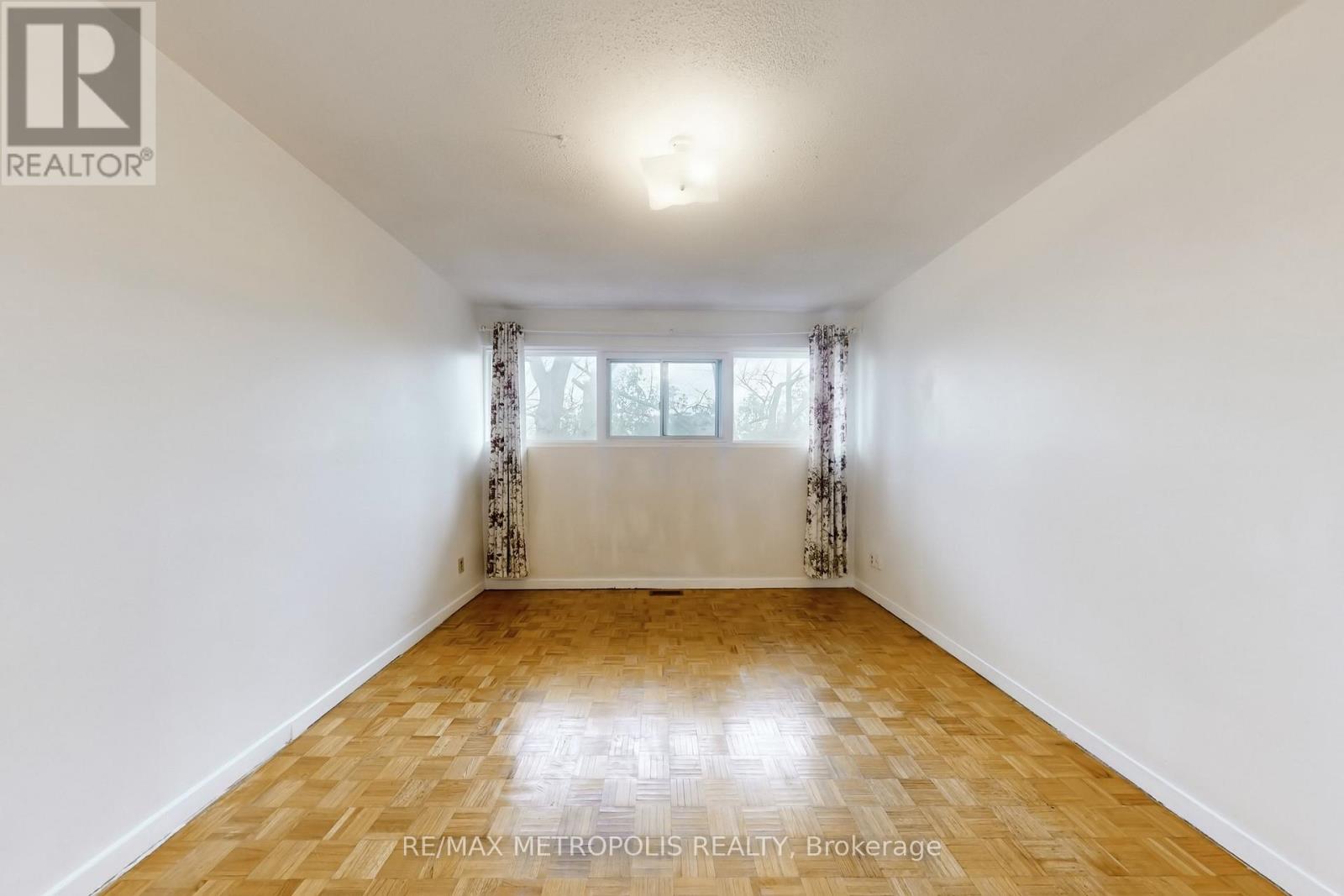 #25 1021 MIDLAND AVENUE - 22