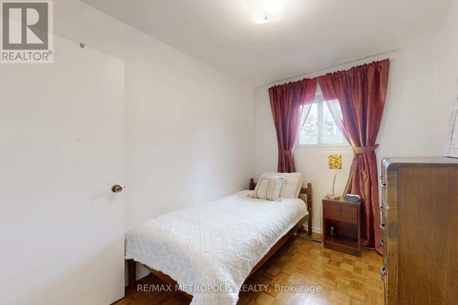 #25 1021 MIDLAND AVENUE - 25