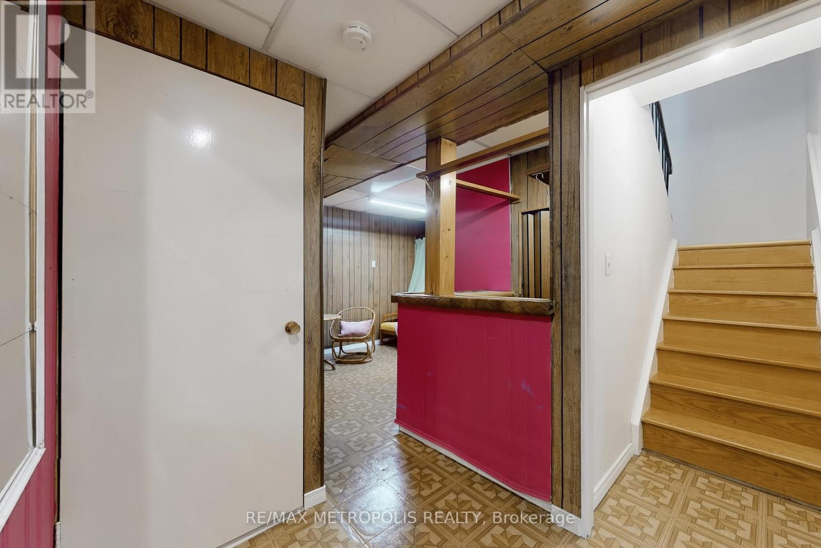 #25 1021 MIDLAND AVENUE - 32