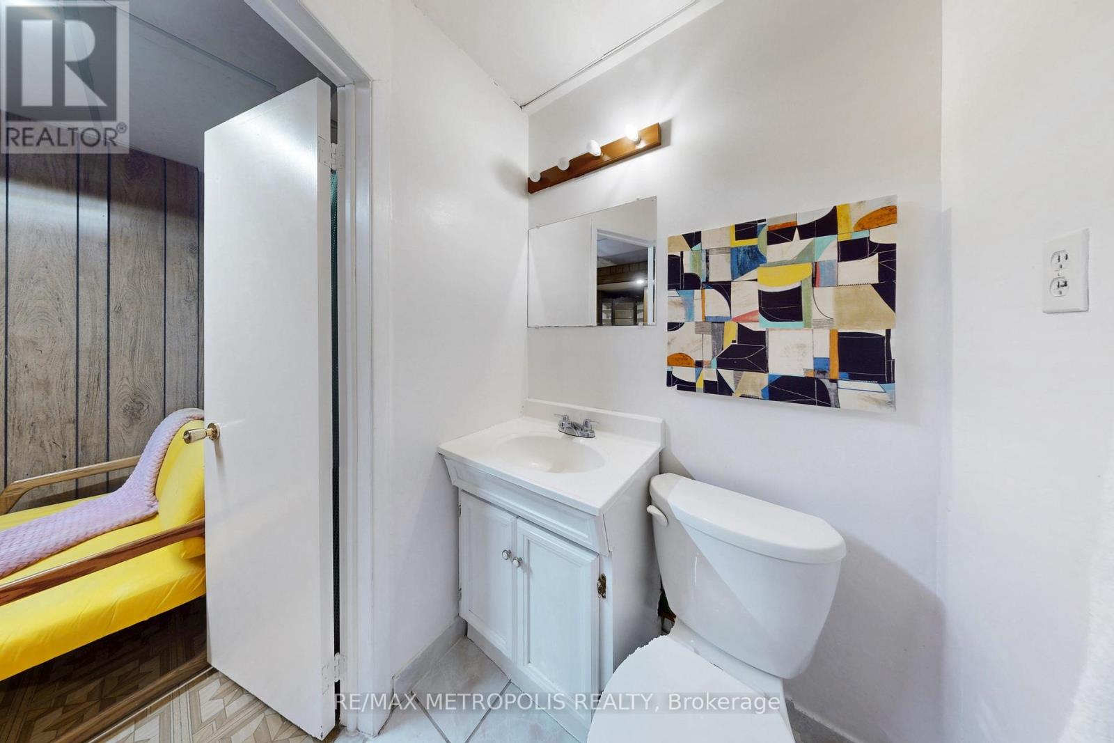 #25 1021 MIDLAND AVENUE - 39