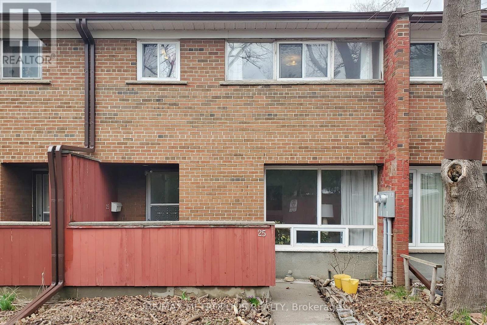 #25 1021 MIDLAND AVENUE - 4
