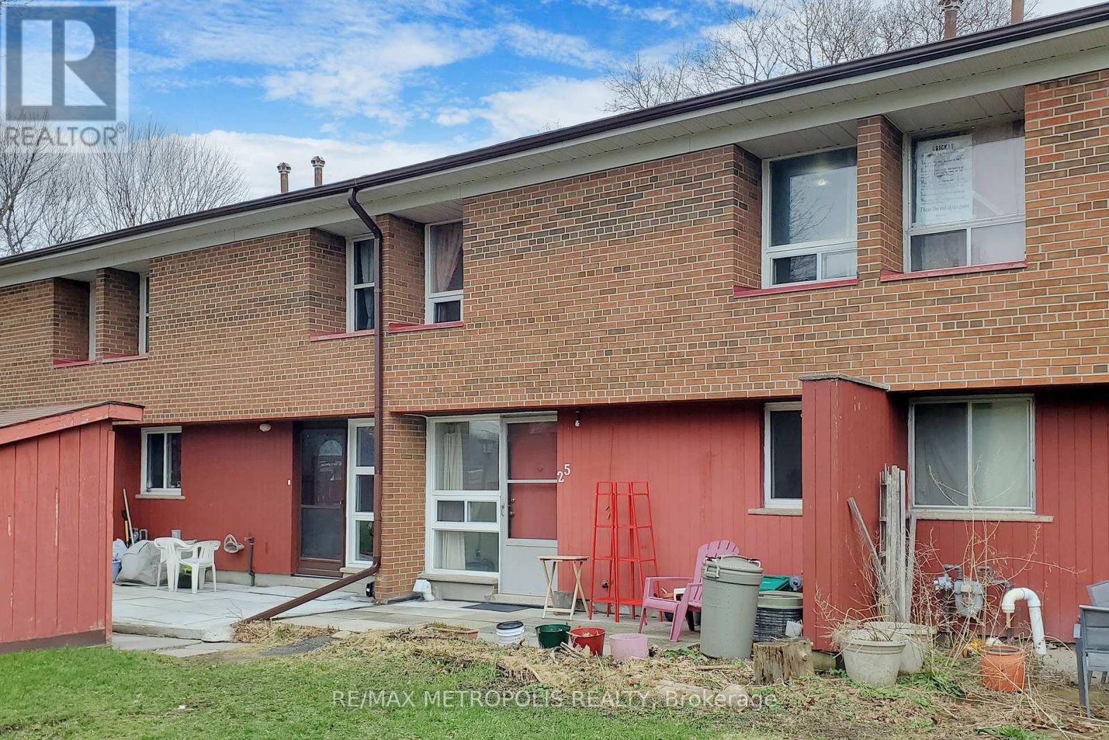 #25 1021 MIDLAND AVENUE - 44