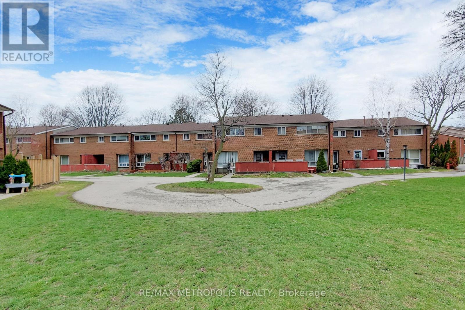 #25 1021 MIDLAND AVENUE - 48