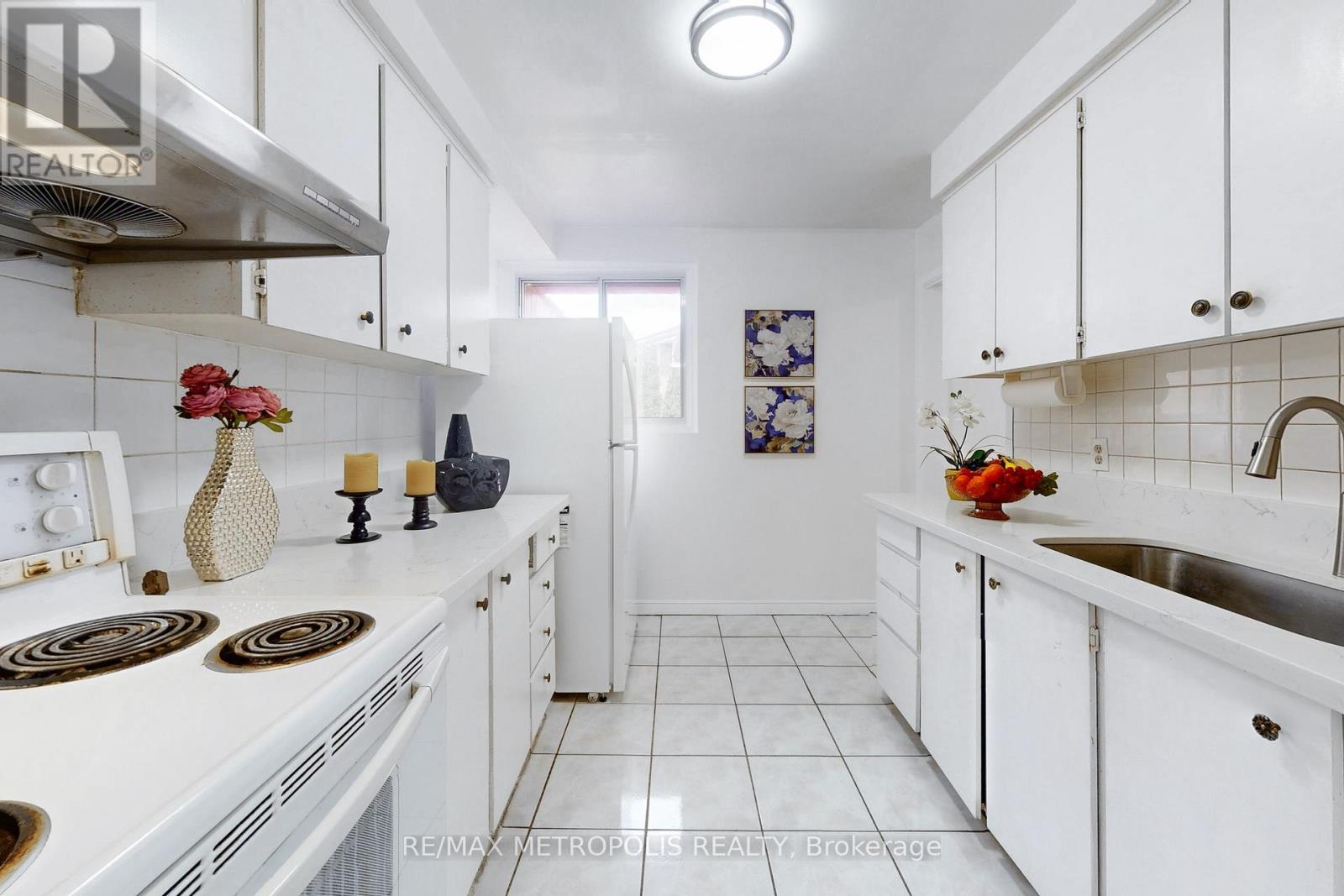 #25 1021 MIDLAND AVENUE - 9