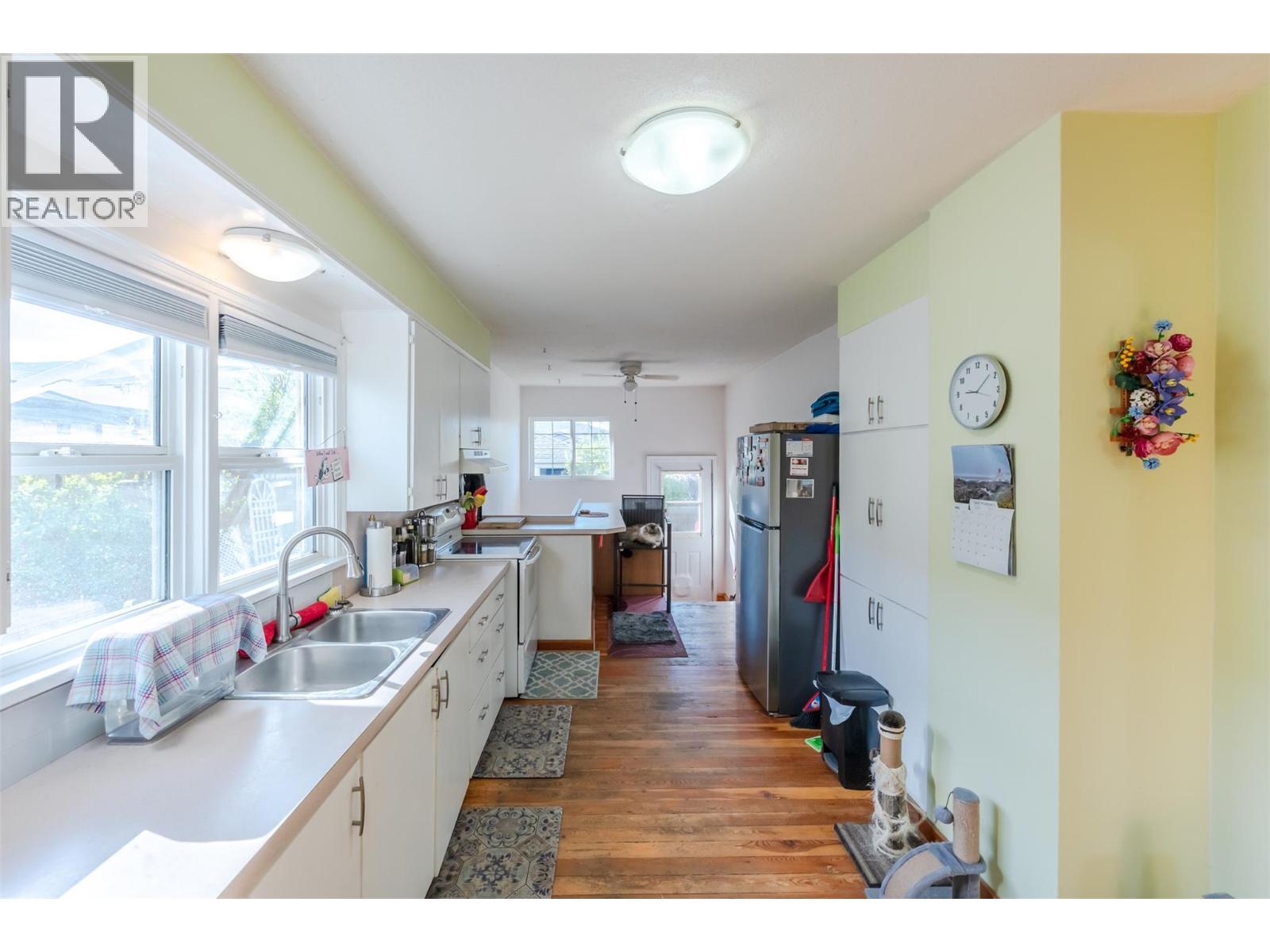  424 Penticton Avenue, Penticton