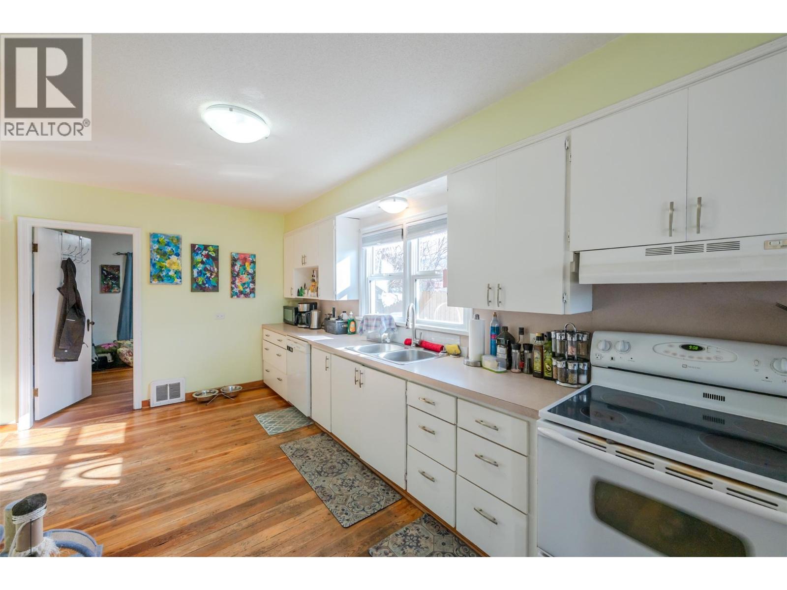  424 Penticton Avenue, Penticton