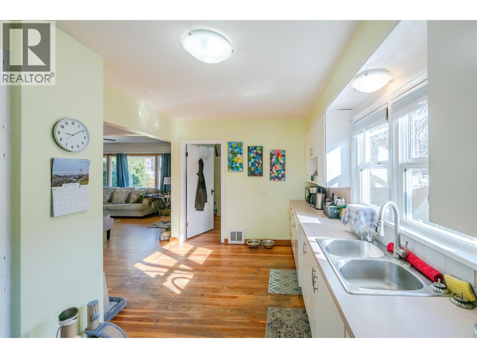  424 Penticton Avenue, Penticton