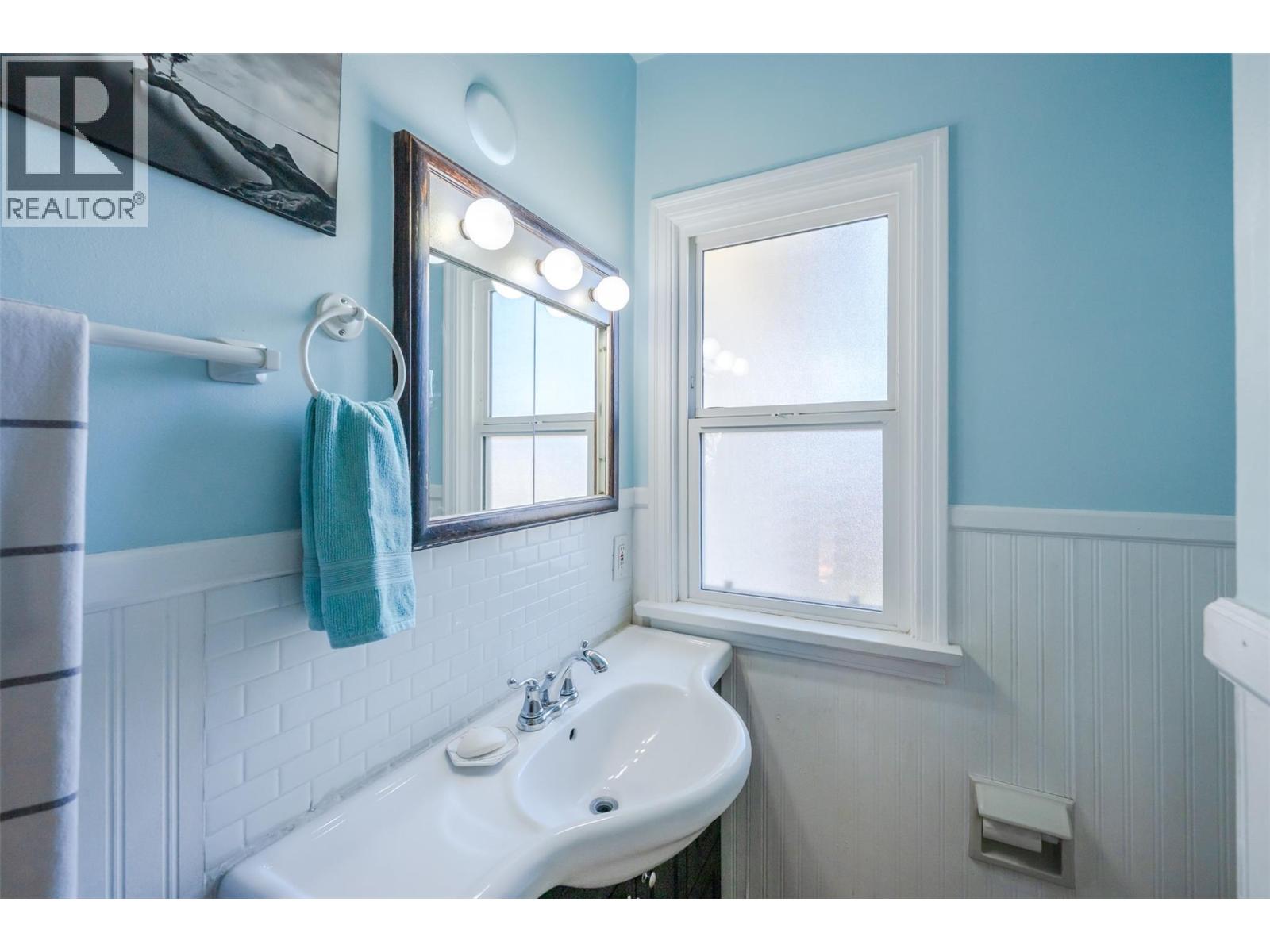  424 Penticton Avenue, Penticton