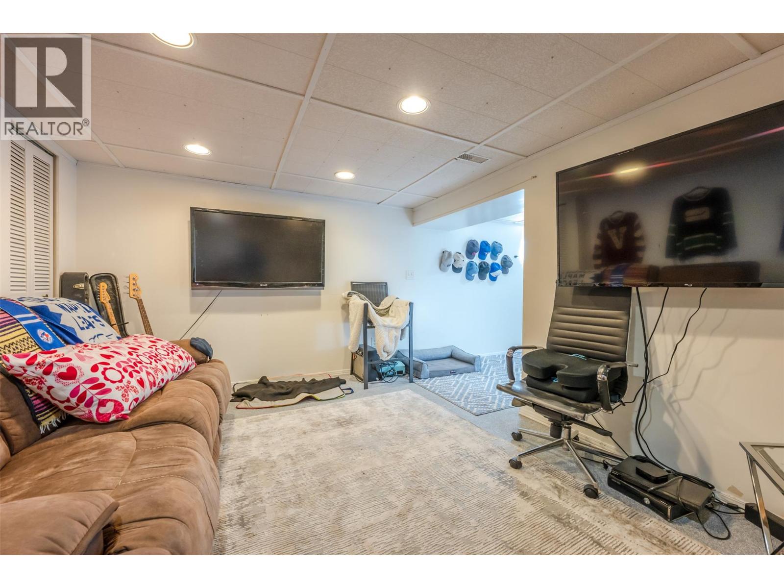  424 Penticton Avenue, Penticton