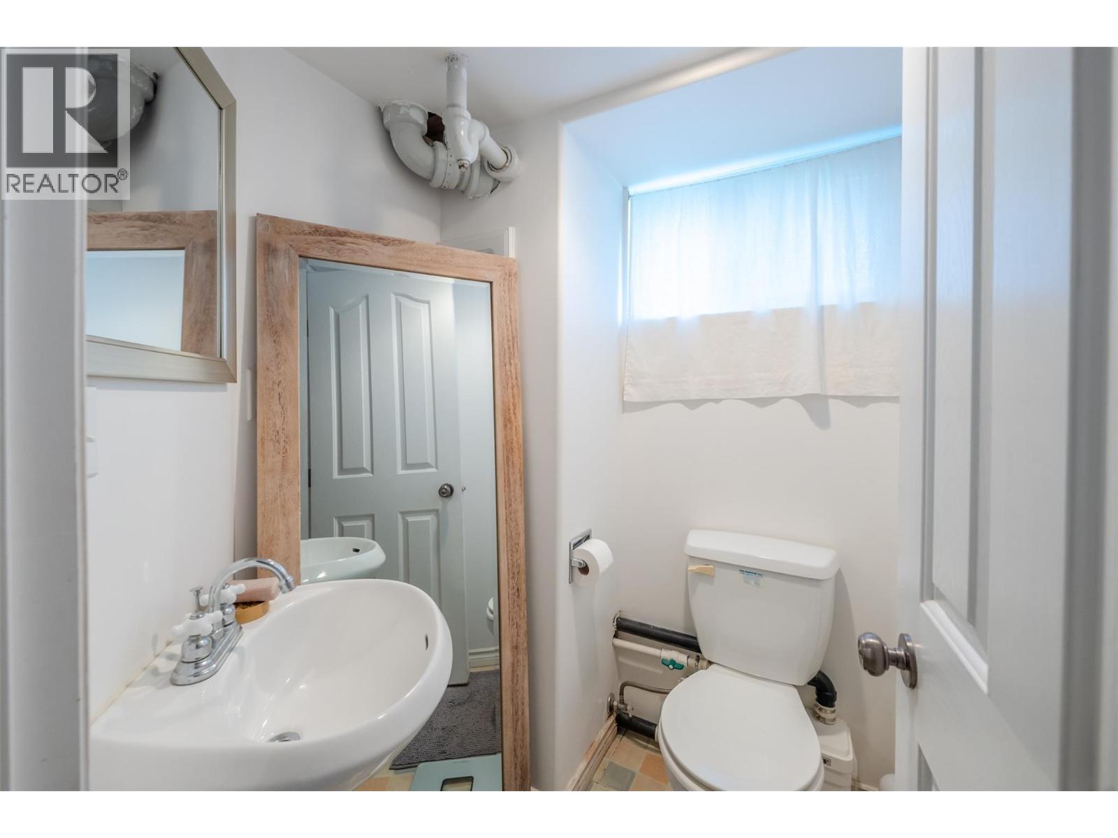  424 Penticton Avenue, Penticton