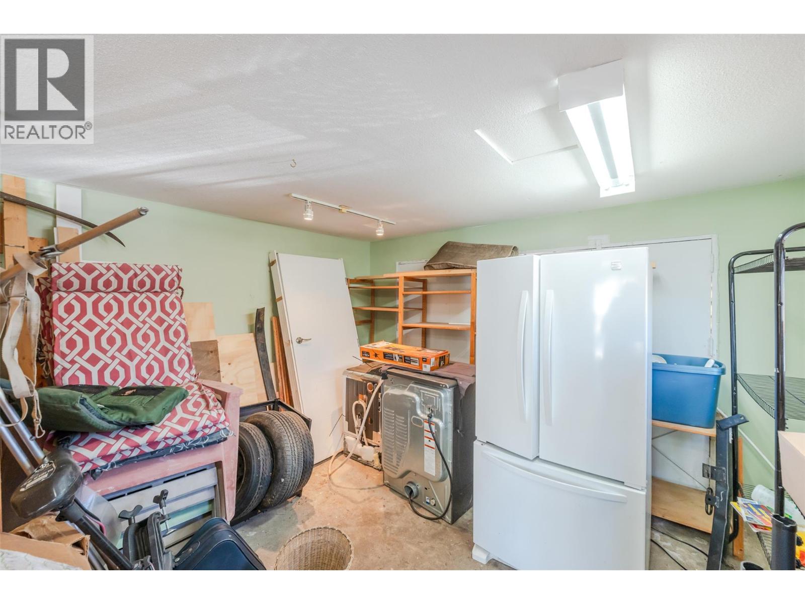  424 Penticton Avenue, Penticton