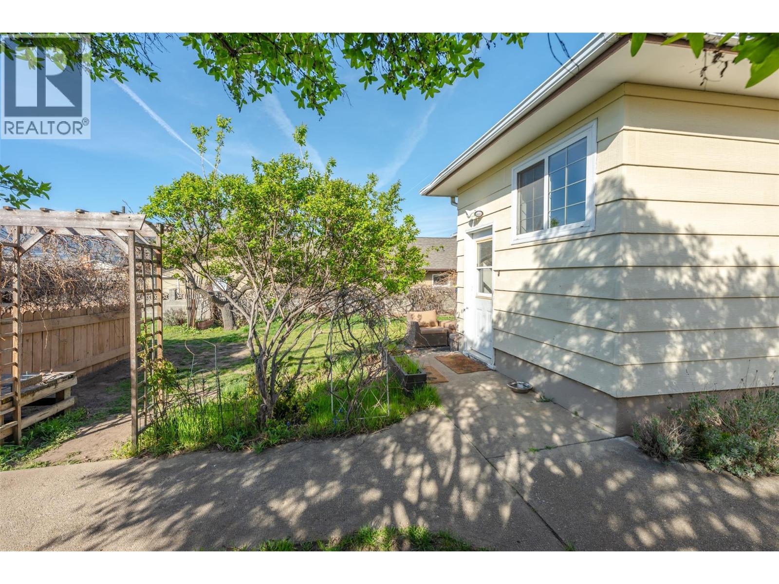  424 Penticton Avenue, Penticton