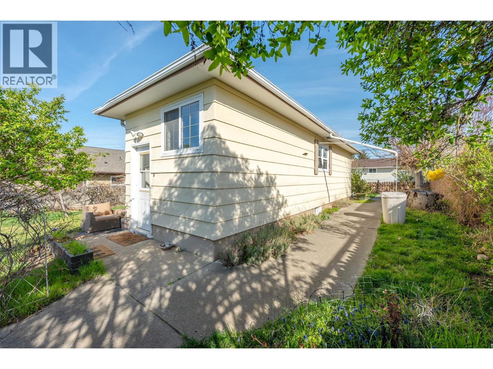  424 Penticton Avenue, Penticton