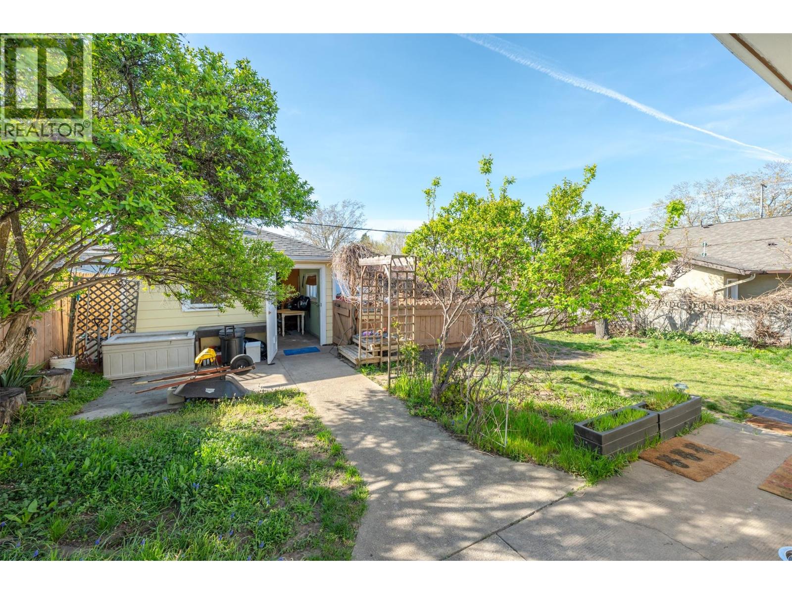  424 Penticton Avenue, Penticton