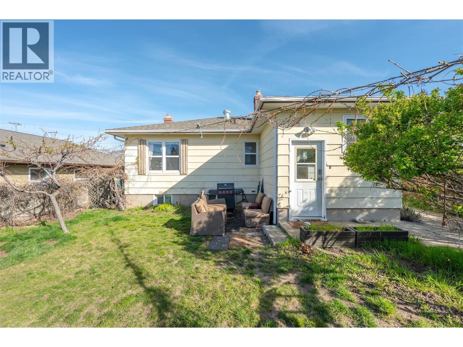  424 Penticton Avenue, Penticton