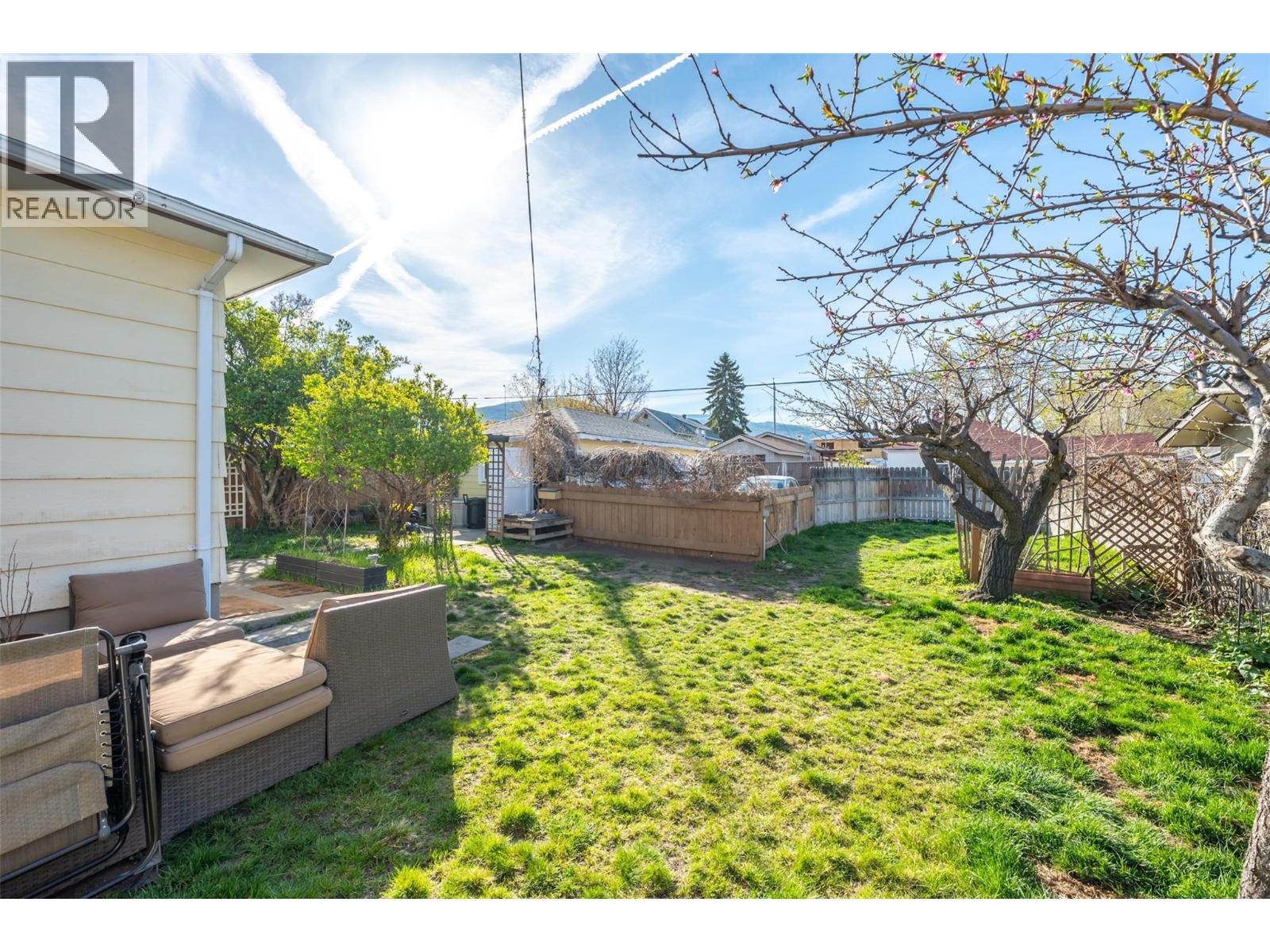  424 Penticton Avenue, Penticton