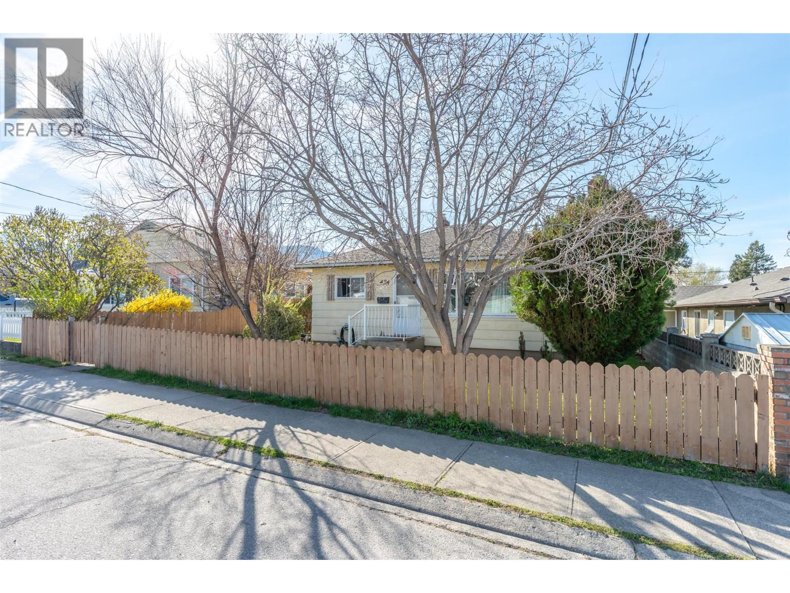  424 Penticton Avenue, Penticton