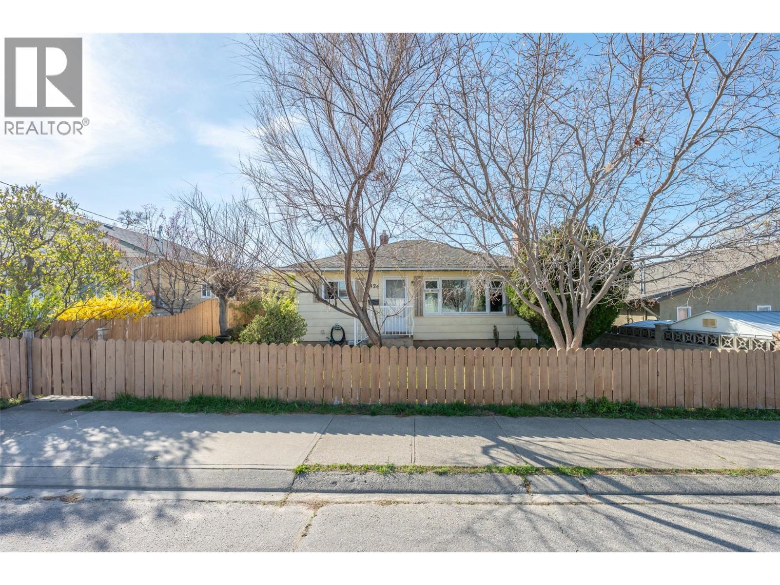  424 Penticton Avenue, Penticton