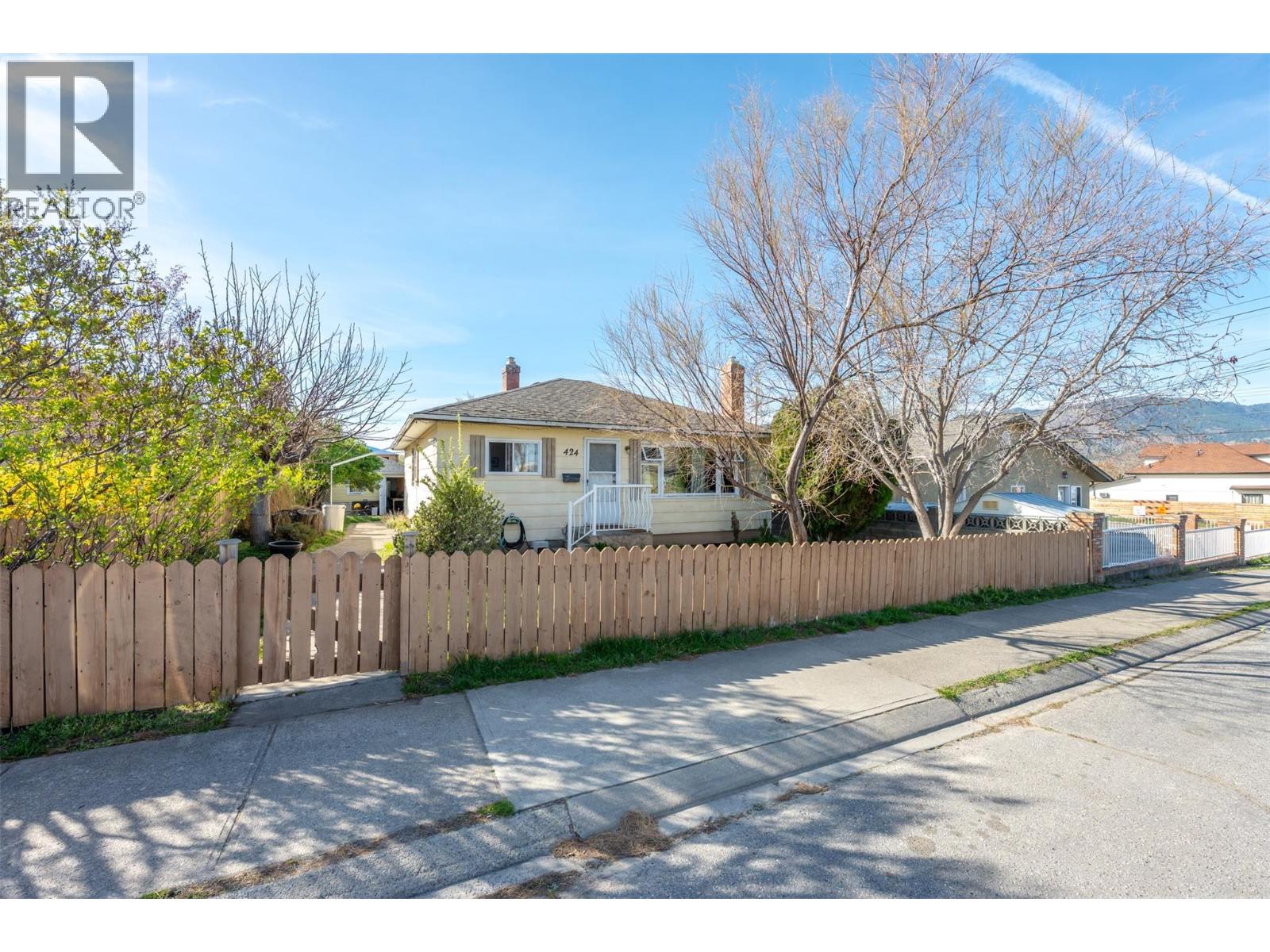  424 Penticton Avenue, Penticton