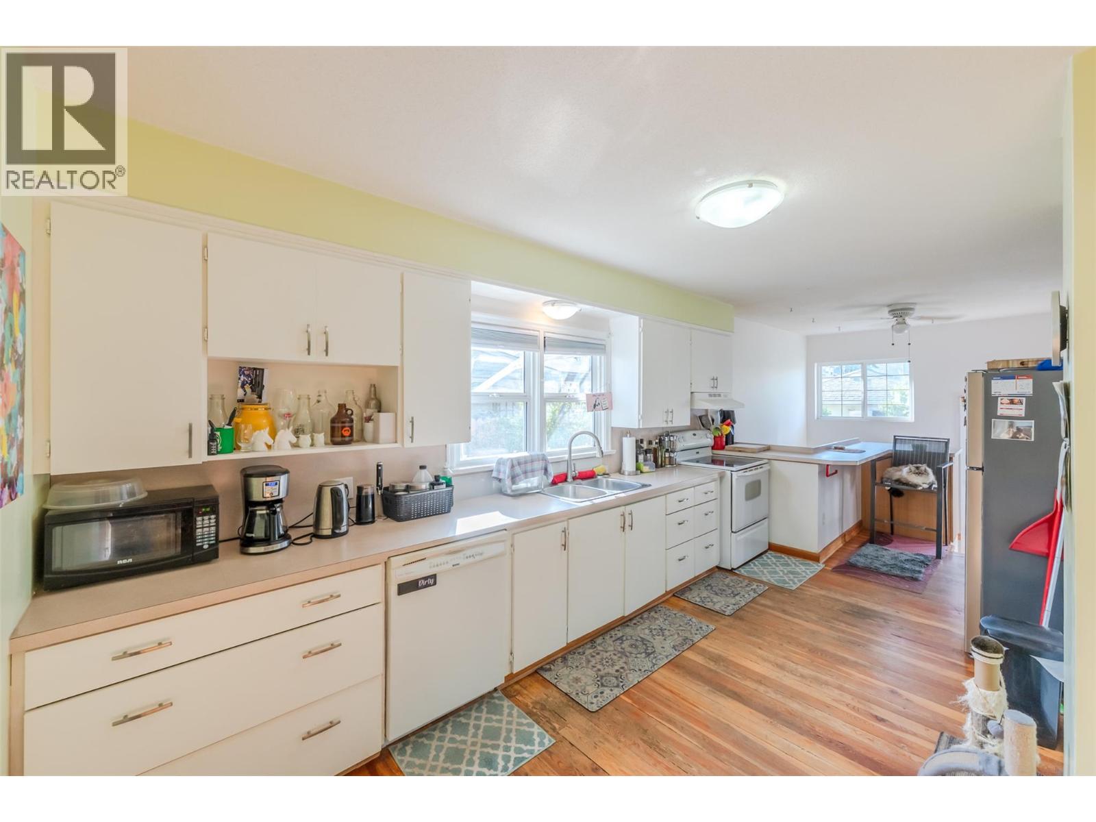  424 Penticton Avenue, Penticton