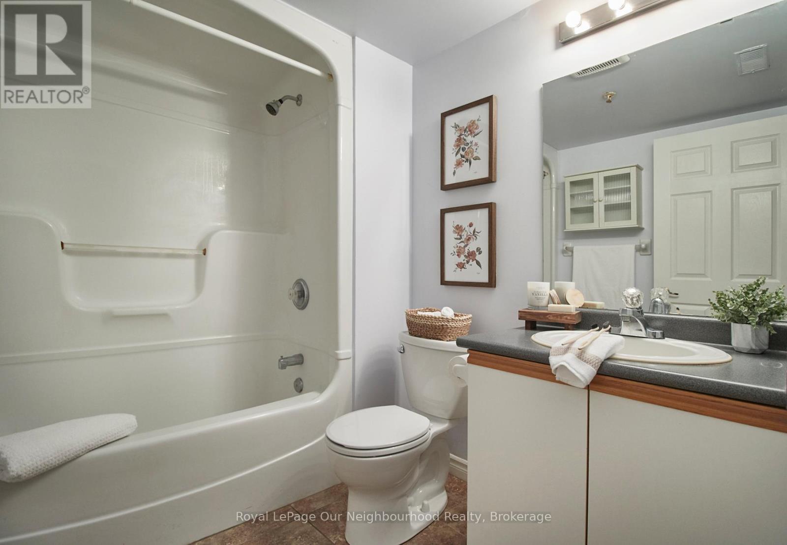 208 - 1431 WALKER'S LINE — photo 17