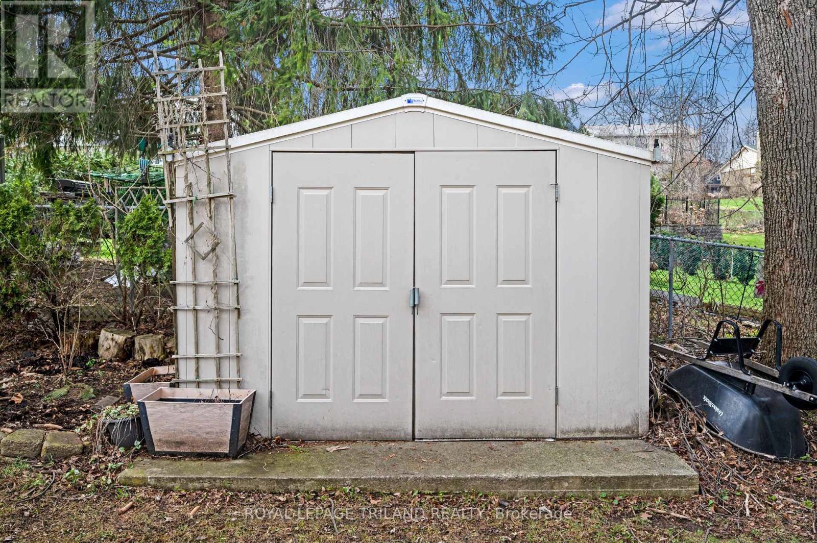 392 VILLAGE GREEN AVENUE Property Photo