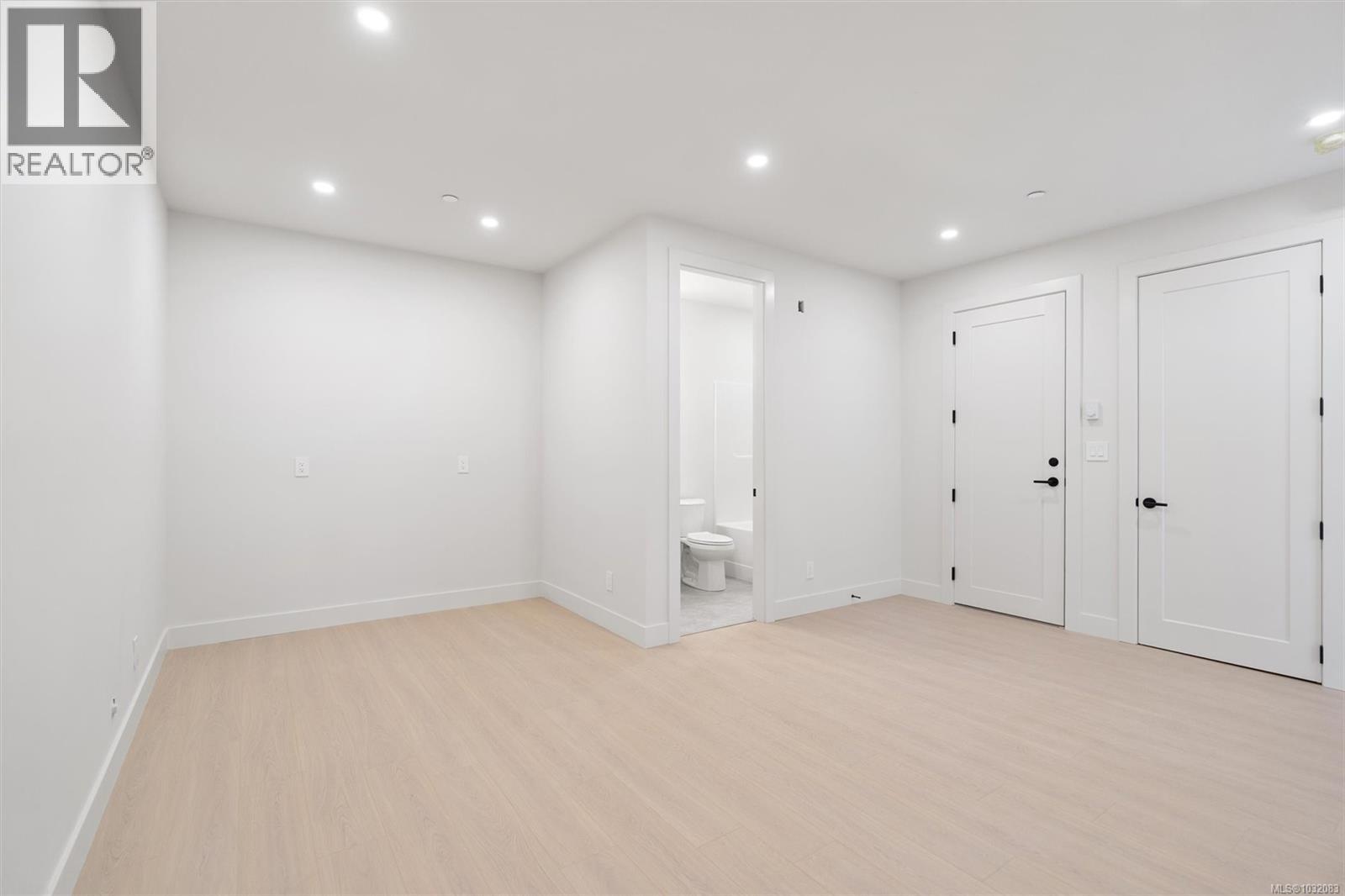 2296 KINGBIRD DR - 43