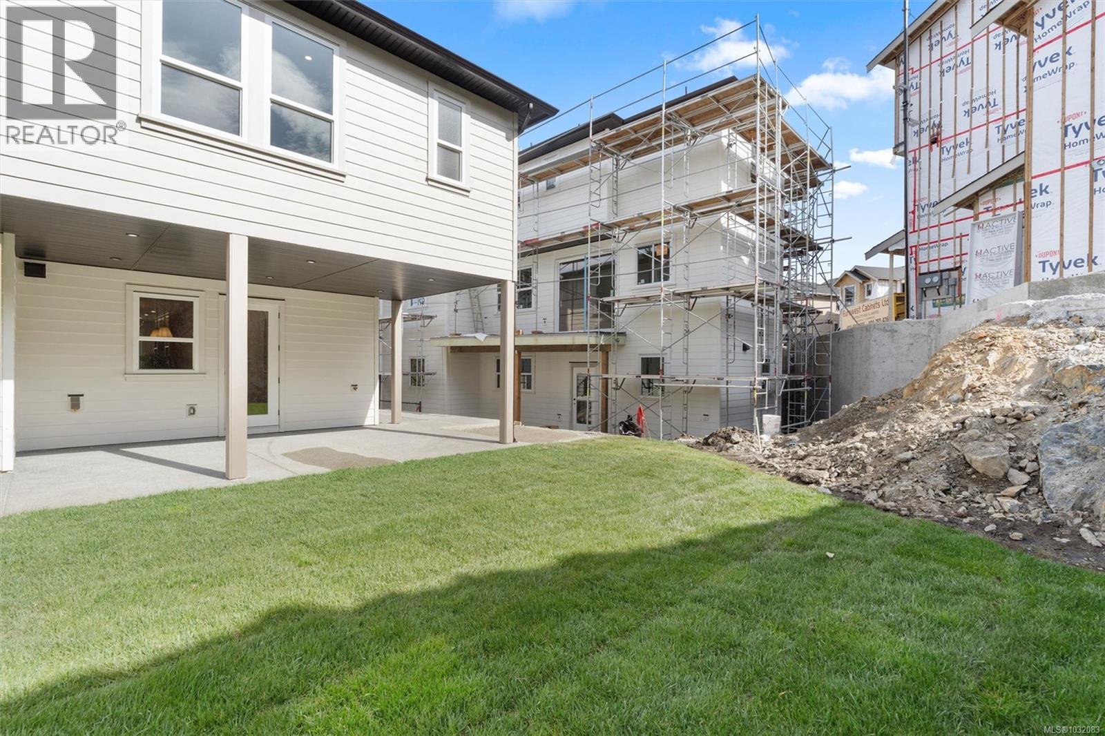 2296 KINGBIRD DR - 44