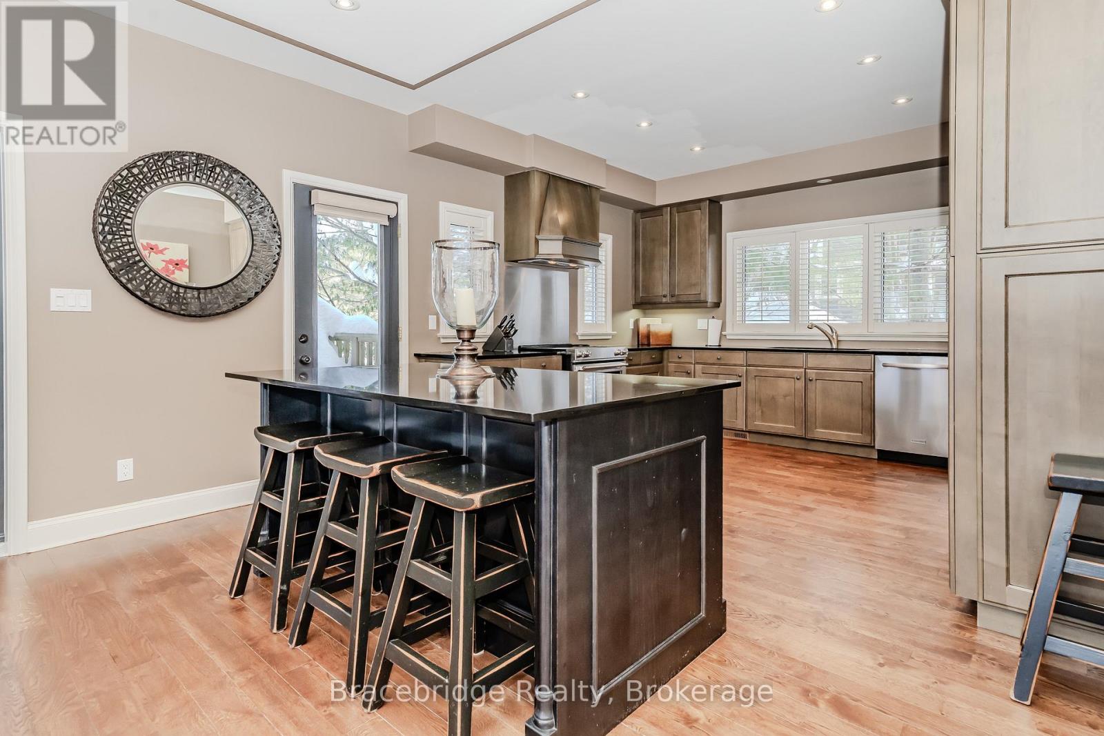 WATER'S EDGE W1 - 3876 MUSKOKA RD 118 HIGHWAY W - 14