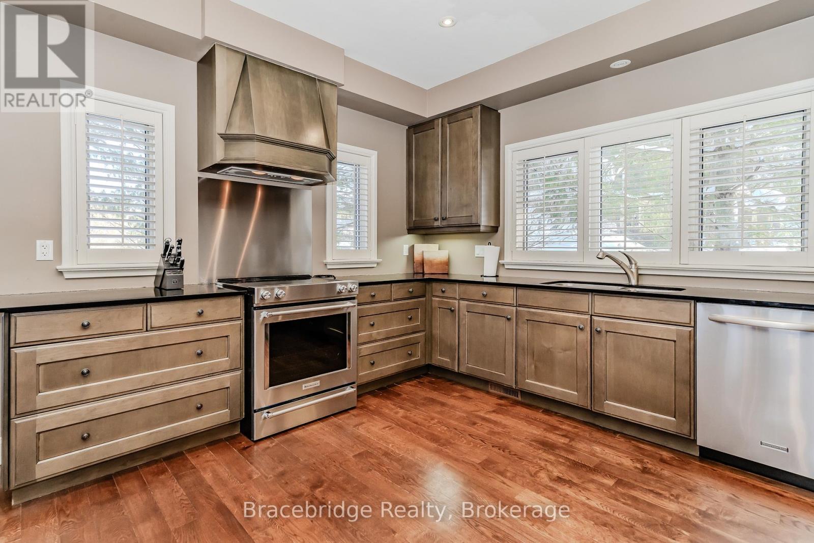 WATER'S EDGE W1 - 3876 MUSKOKA RD 118 HIGHWAY W - 17
