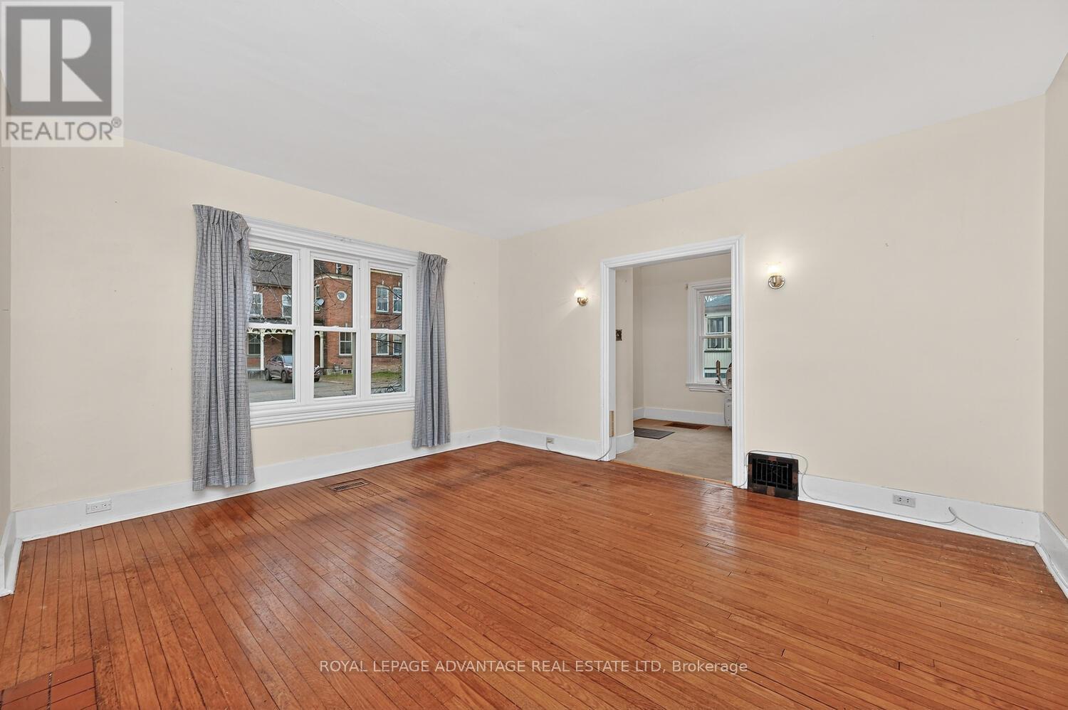 21 GLADSTONE AVENUE — photo 11