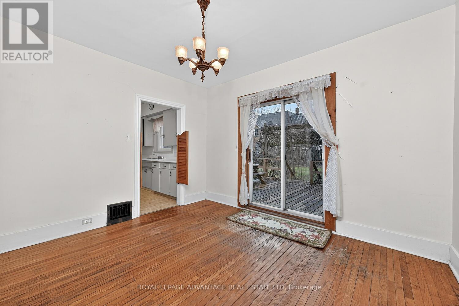 21 GLADSTONE AVENUE — photo 12