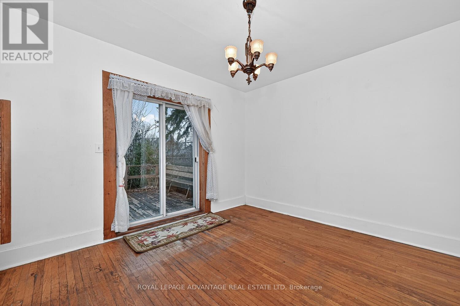 21 GLADSTONE AVENUE — photo 13