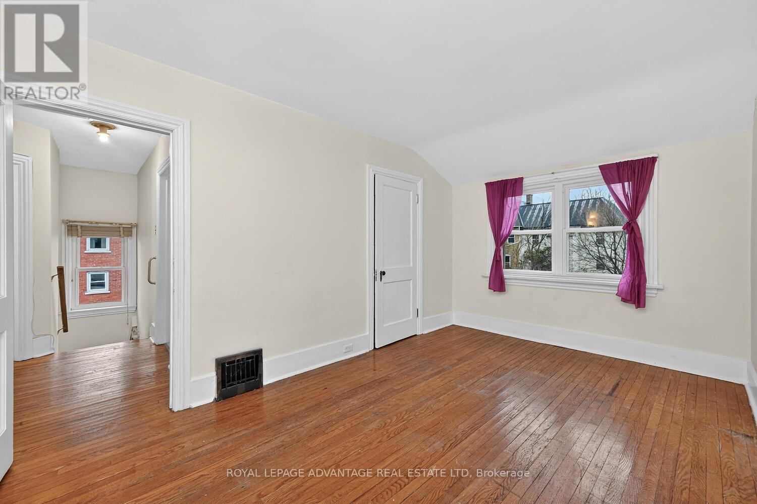 21 GLADSTONE AVENUE — photo 14