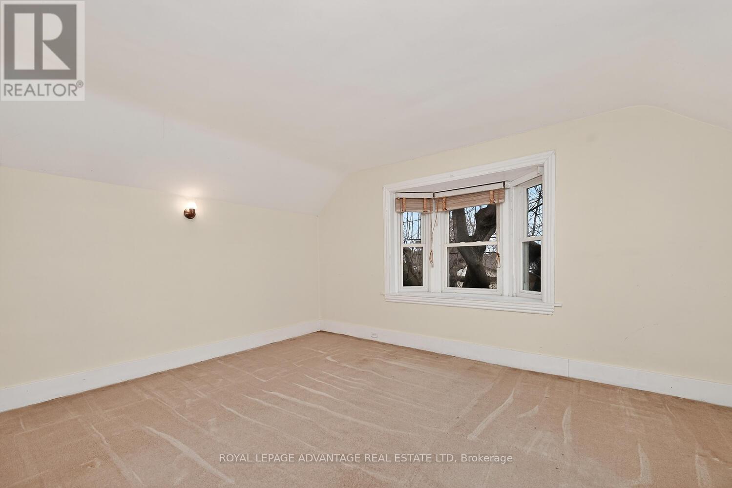 21 GLADSTONE AVENUE — photo 18