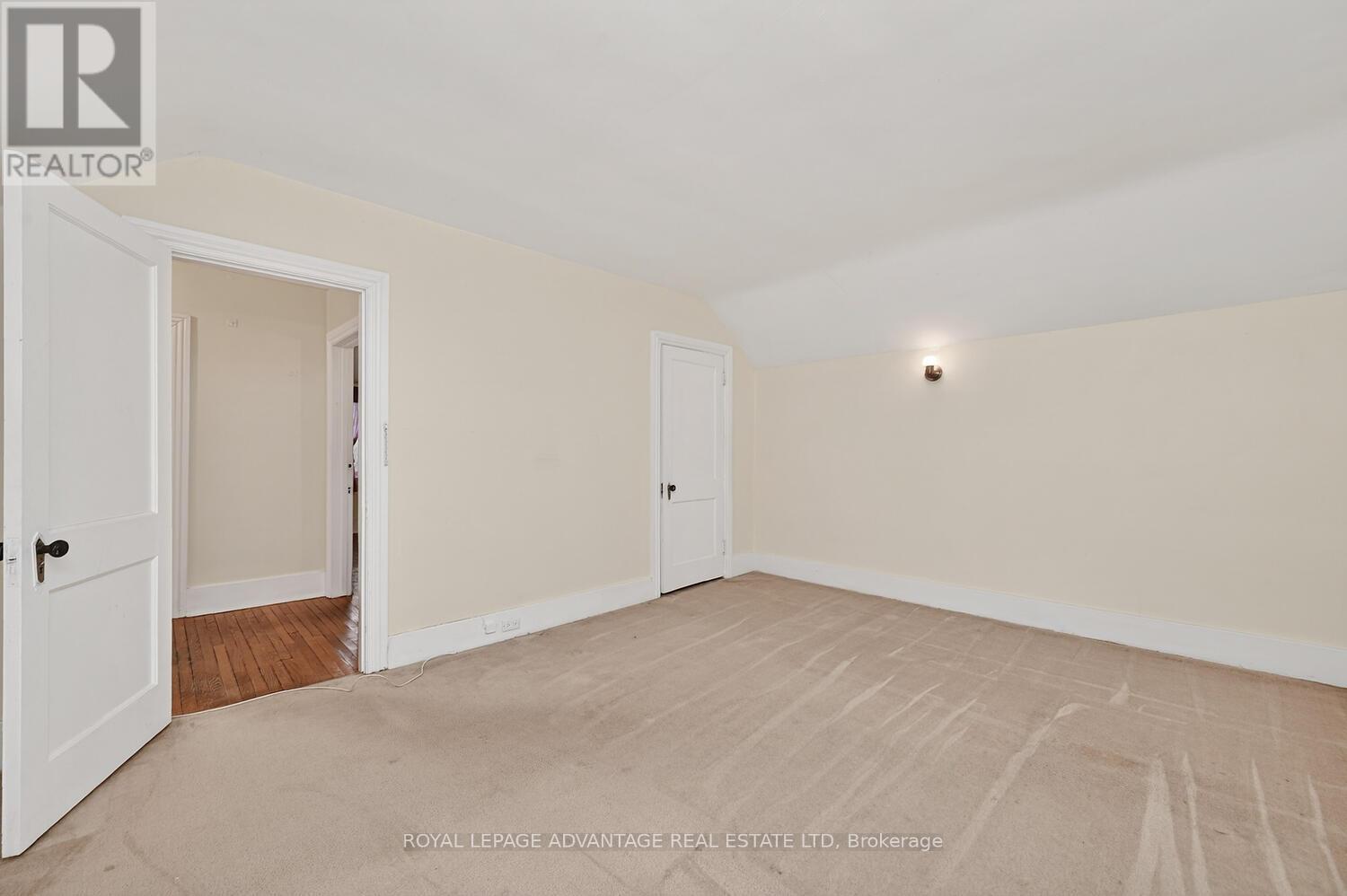 21 GLADSTONE AVENUE — photo 19