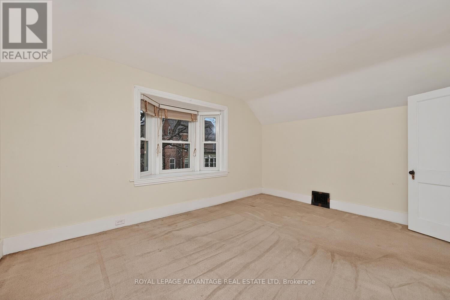 21 GLADSTONE AVENUE - 20
