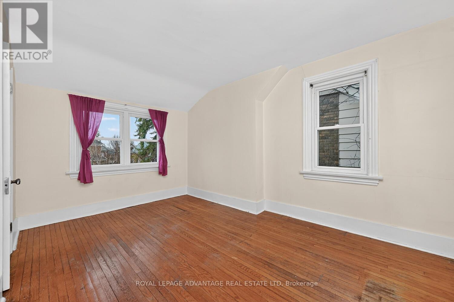 21 GLADSTONE AVENUE - 21