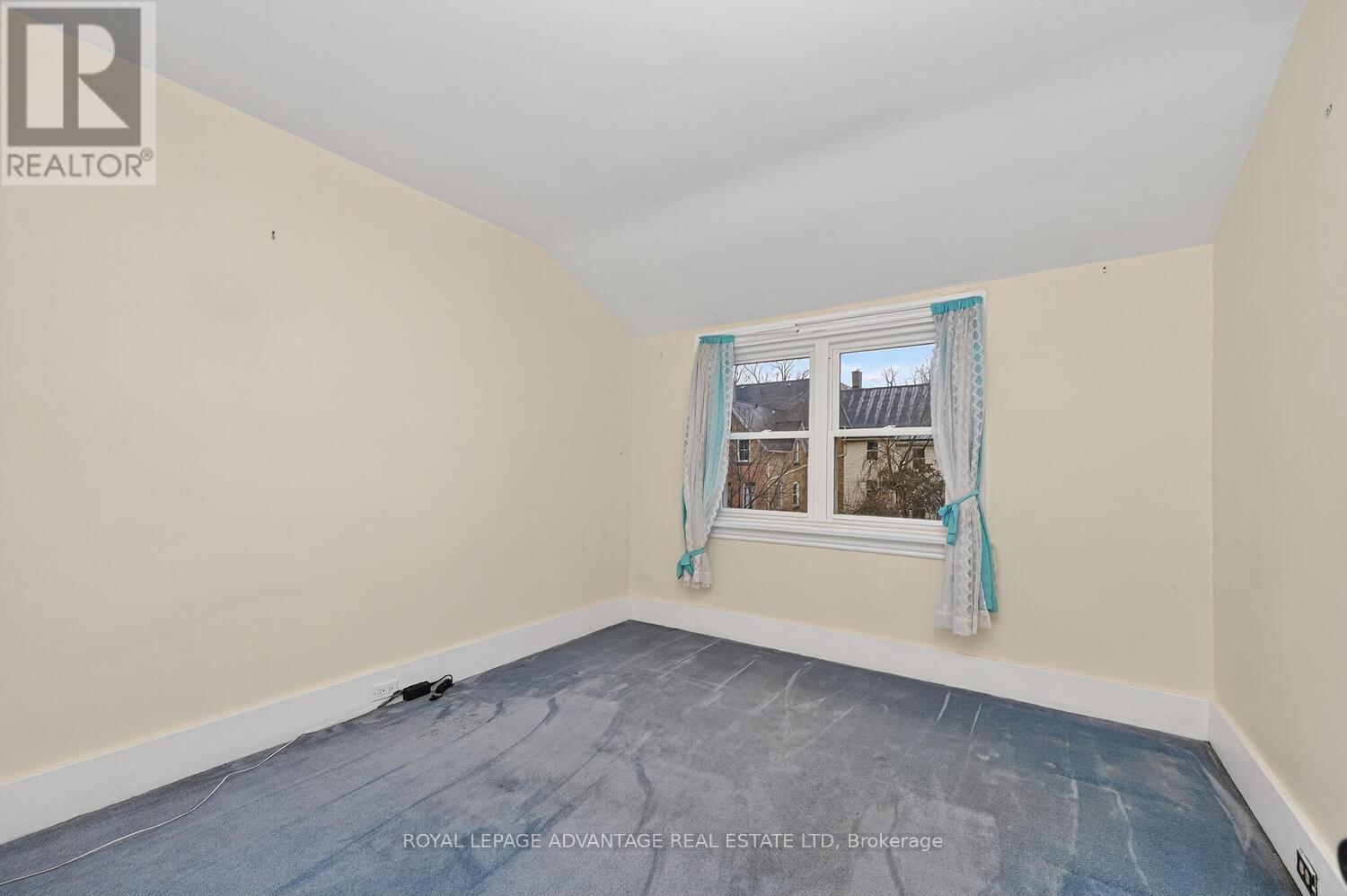 21 GLADSTONE AVENUE — photo 22