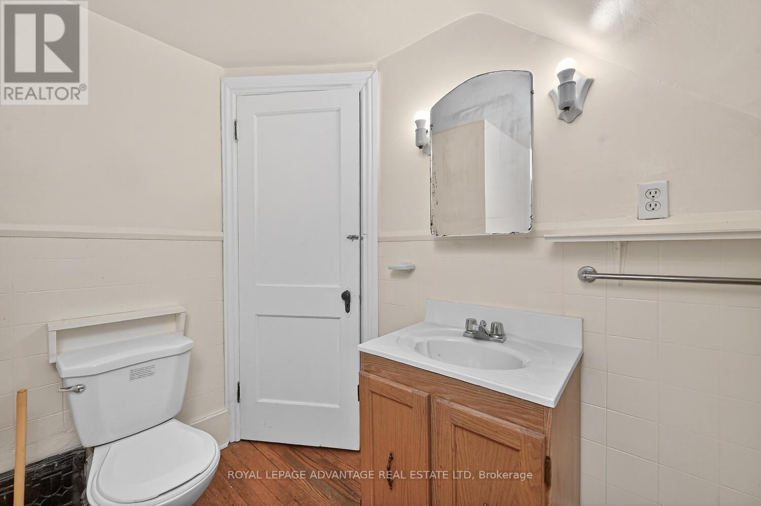 21 GLADSTONE AVENUE - 24