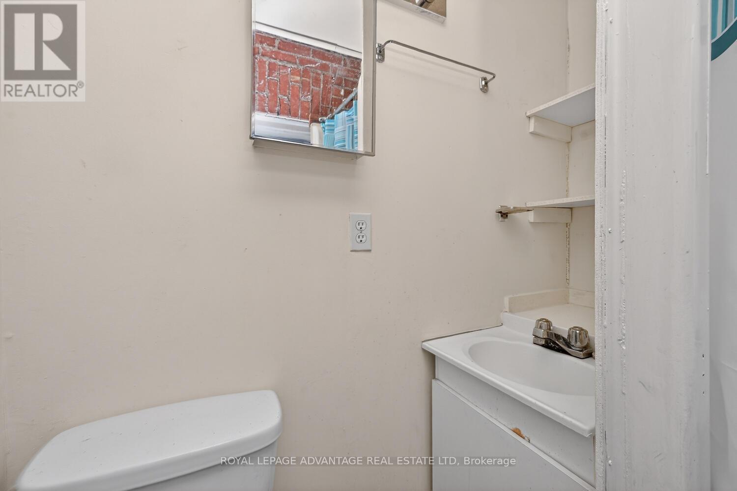 21 GLADSTONE AVENUE — photo 26