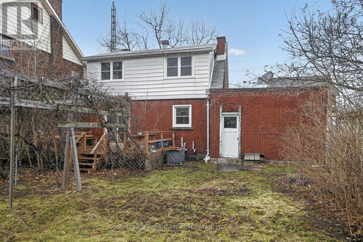 21 GLADSTONE AVENUE - 32