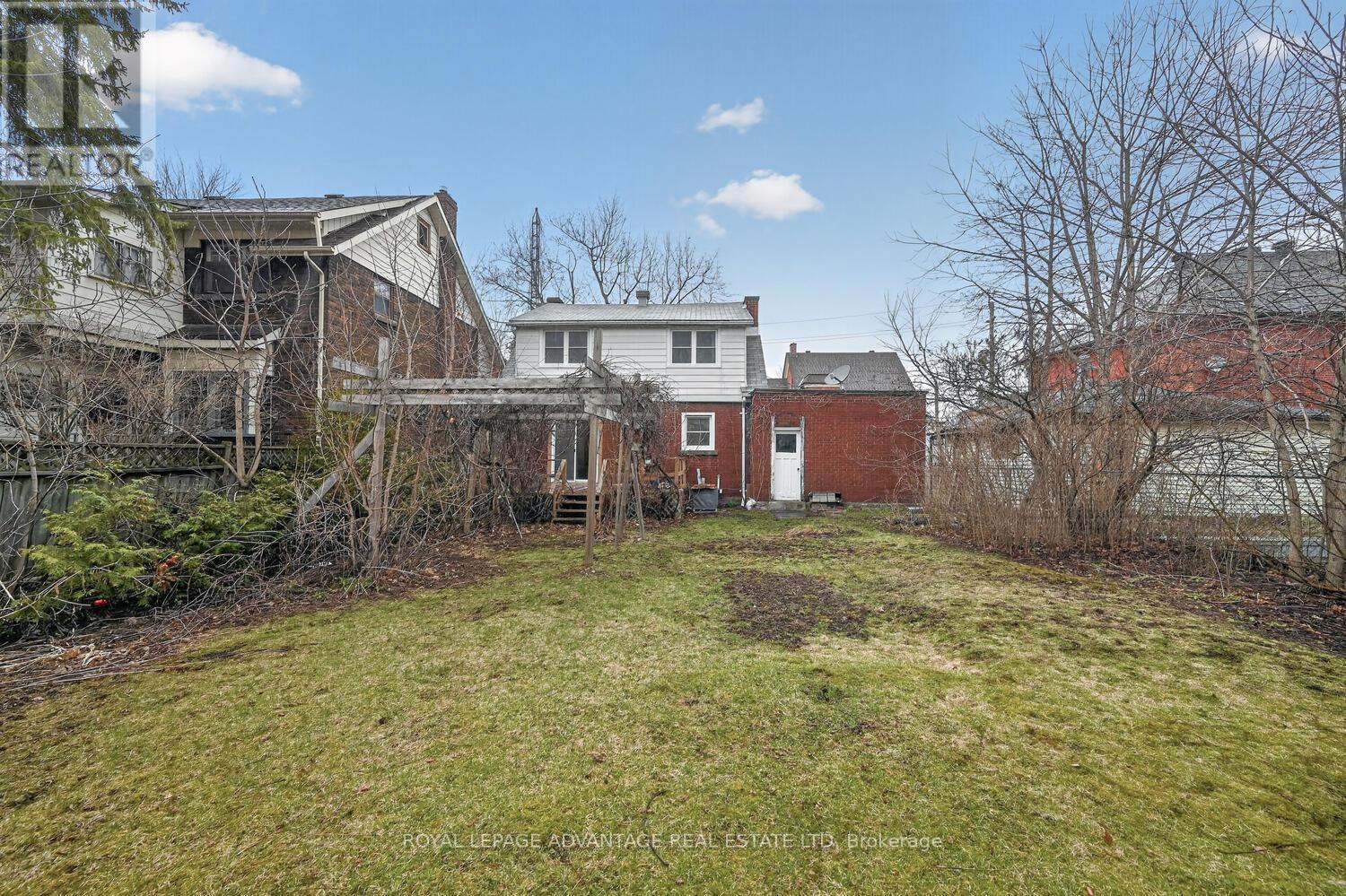 21 GLADSTONE AVENUE - 33