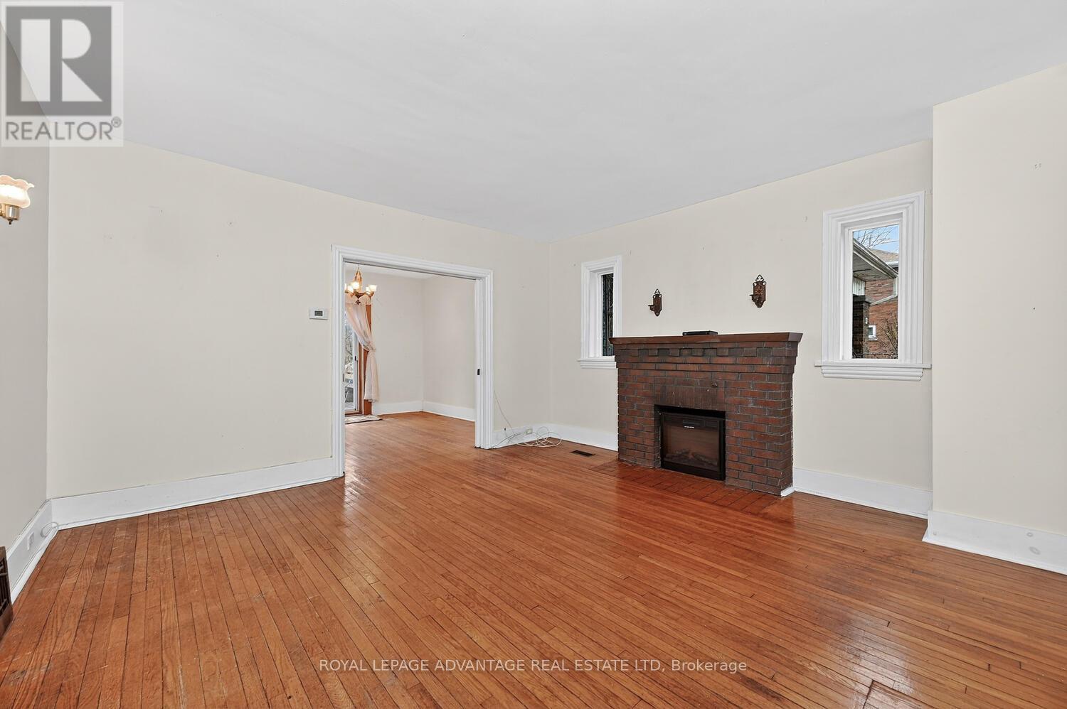 21 GLADSTONE AVENUE - 8