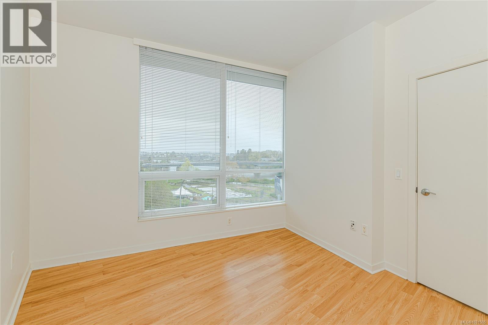 #406 399 TYEE RD - 20